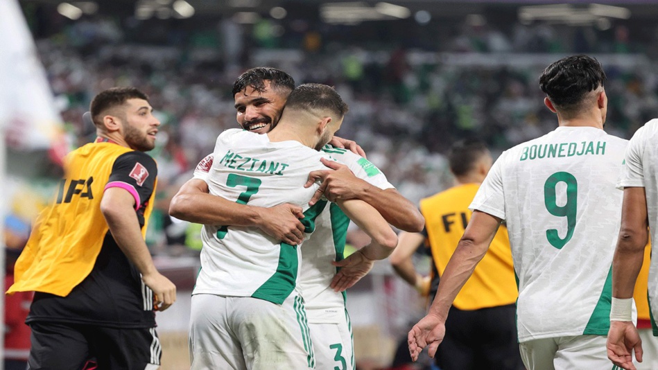 منتخب الجزائر يتجاوز قطر في مباراة دراماتيكية ويصل للنهائي