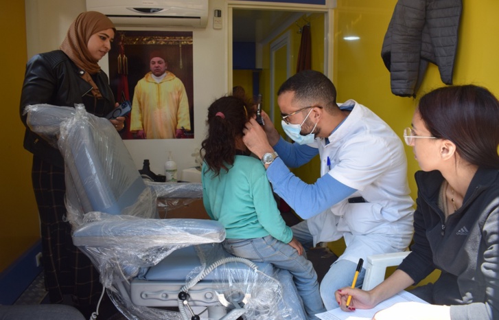 تلاميذ يستفيذون من حملة طبية مختصة في الأنف الأدن والحنجرة بأزيلال