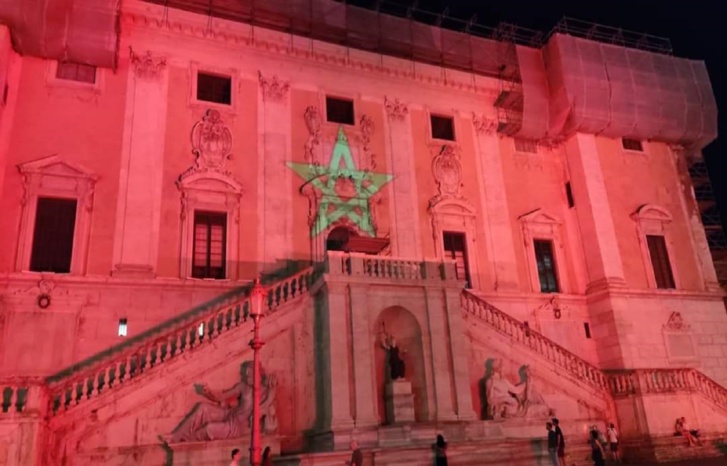 في التفاتة إنسانية نبيلة ألوان العلم المغربي تُضيء قصر بلدية روما تضامناً مع ضحايا الزلزال