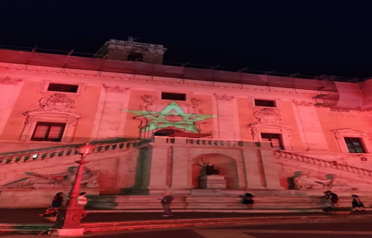في التفاتة إنسانية نبيلة ألوان العلم المغربي تُضيء قصر بلدية روما تضامناً مع ضحايا الزلزال