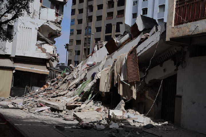 انهيار كارثي لعمارة بمدينة الدار البيضاء يهز قلوب المغاربة