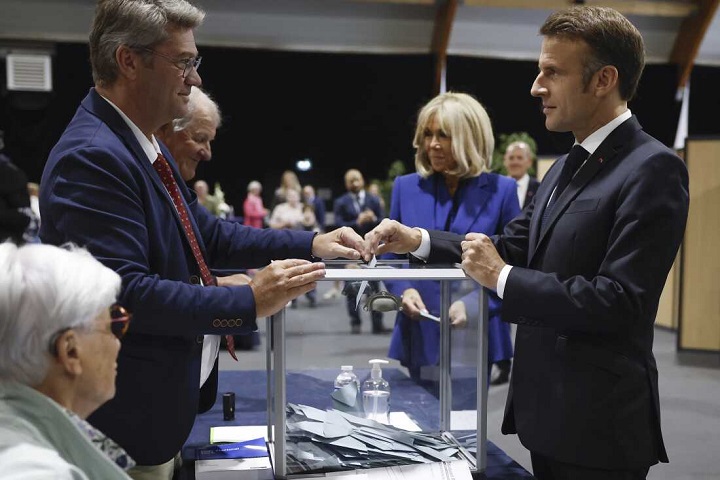 اليسار يتصدر الاقتراع أمام معسكر "ماكرون" واليمين المتطرف في الانتخابات التشريعية الفرنسية