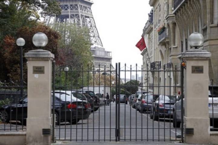 Maire de la commune de Paris Nord : Il conteste les positions de son pays et ferme un pavillon marocain à proximité du village olympique, et le consulat du Royaume répond à sa place.