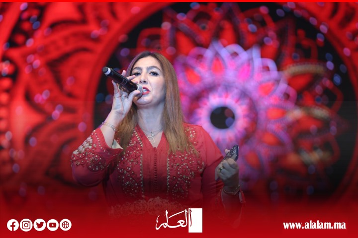 الفنانة الريفية صابرينا تلهب حماس جمهور الحسيمة