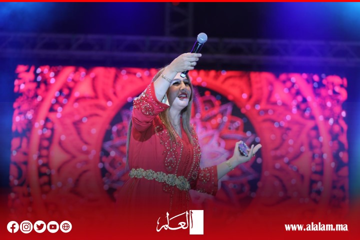 الفنانة الريفية صابرينا تلهب حماس جمهور الحسيمة