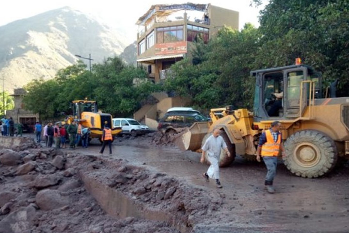 وزارة التجهيز والماء تعيد فتح 52 طريقا من أصل 57 تضرروا بسبب الفيضانات والأمطار الغزيرة