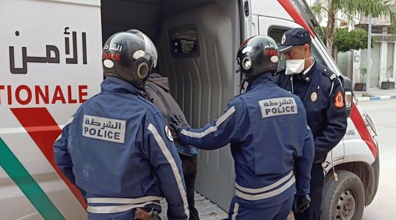 اعتقال شرطي مزيف احتال على مسيرة محل تجاري بالبيضاء
