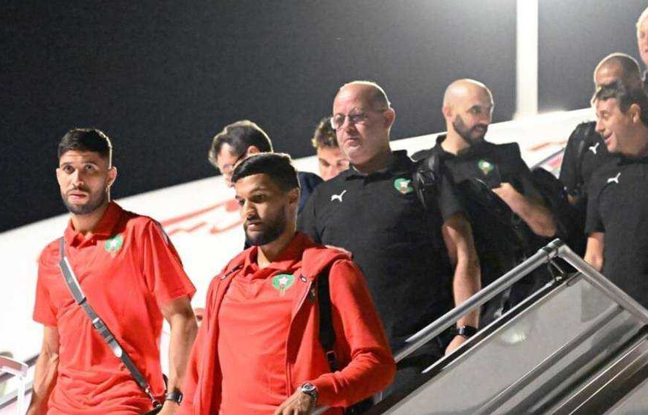 بعثة المنتخب المغربي لكرة القدم تصل قطر 
