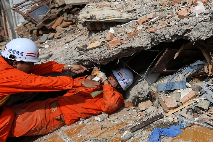 زلزال بالصين يخلف 131 قتيلا والحكومة تخصص مبلغا ماليا ضخما لإصلاح الخسائر