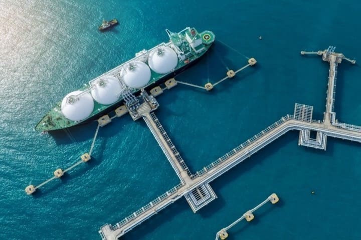 المغرب يخطط لبناء محطة عائمة للغاز الطبيعي المسال في ميناء الناظور