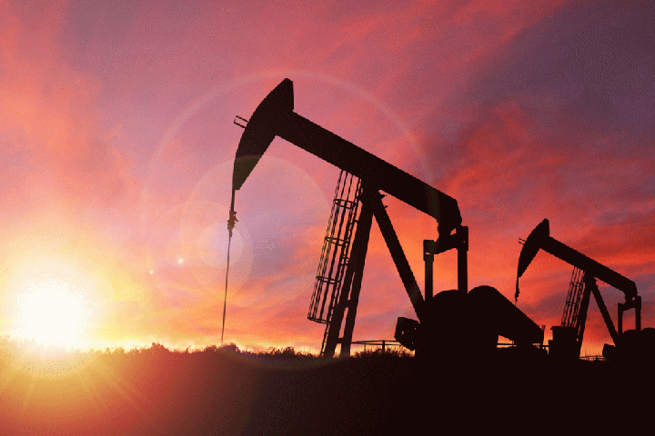 تذبذب أسعار النفط بعد إعلان خطة "أوبك بلس" لزيادة الإنتاج التدريجي