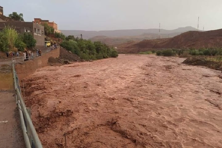 العثور على جثة فتاة مفقودة بعد سيول جارفة ضربت مدينة ورزازات