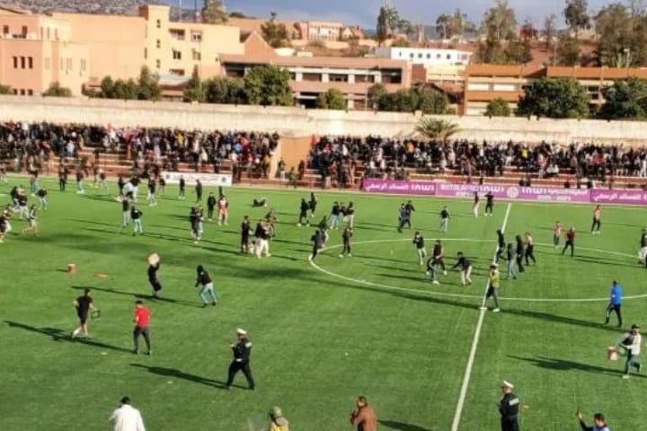 Les émeutes dans les stades privent le Chabab Khénifra de ses supporters pendant cinq matches et lui infligent une lourde sanction