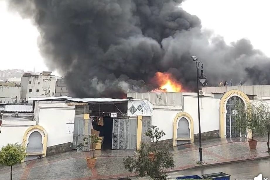 حريق مهول يلتهم سوق بني مكادة بطنجة