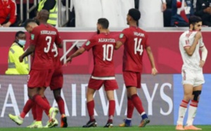 قطر تبلغ نصف النهائي بفوز تاريخي على الإمارات