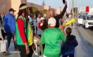 بالفيديو.. جانب من مشجعي منتخب السنغال يجوبون شوارع الرباط