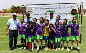 تلميذات مدرسة "ازهانة" يحققن المرتبة الأولى في البطولة الإقليمية لكرة القدم بسيدي سليمان