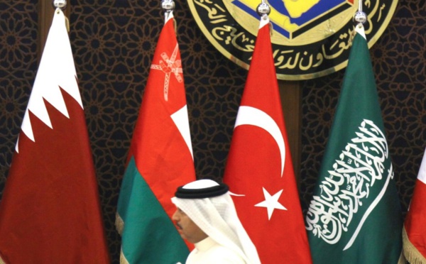 القمة الخليجية السعوجية تستقبل وفود الدول المشاركة من ضمنها قطر