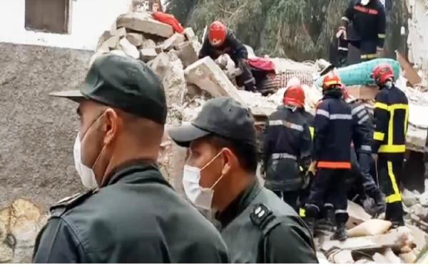 بالفيديو.. إنقاذ شخص في حادث انهيار 3 منازل بالمدينة القديمة في الدار البيضاء