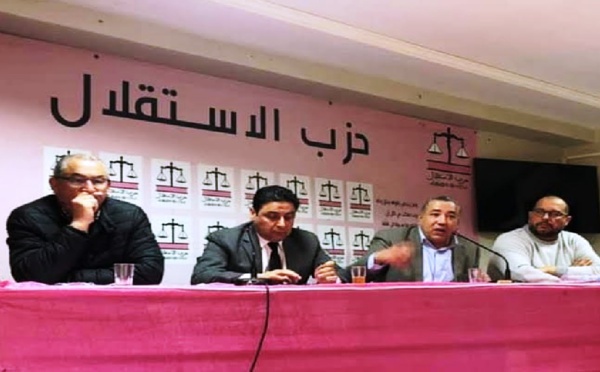 الدكتور عمر حجيرة والدكتور كريم آيت أحمد في مؤتمر فرع رابطة الصيادلة الاستقلاليين