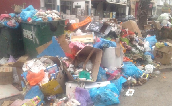أحياء بمدينة تمارة ترزح تحت أكوام القمامة