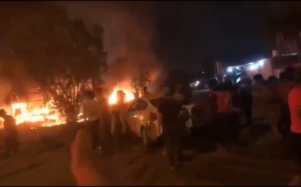 فيديو: متظاهرون عراقيون يضرمون النار في قنصلية إيرانية بكربلاء