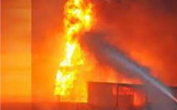 أحد مخازن تدوير النفايات بأكادير يتعرض للحريق