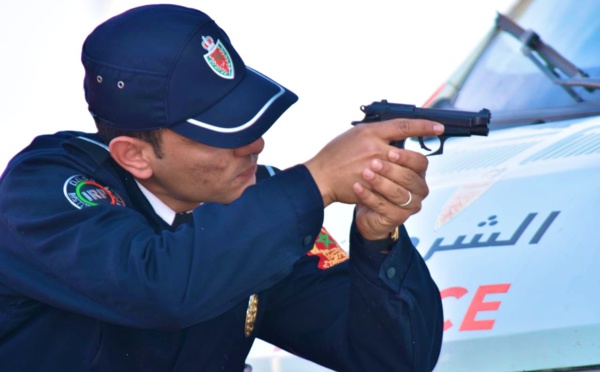 شرطي يشهر سلاحه الوظيفي دون استعماله بالبرنوصي