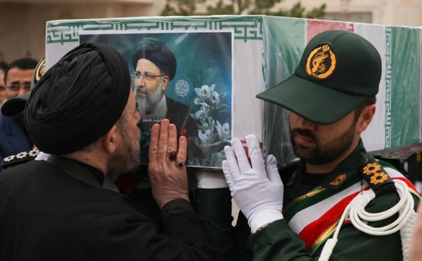 تشييع حاشد للرئيس الإيراني في تبريز ووصول الجثامين إلى طهران