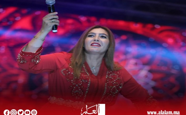 الفنانة الريفية صابرينا تلهب حماس جمهور الحسيمة