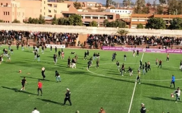 شغب الملاعب يتسبب في حرمان شباب خنيفرة من جماهيره لخمس مباريات  و فرض عقوبة قاسية