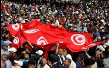 احتجاجات جماهيرية بتونس والسلطات تتدخل