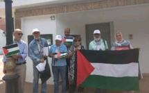 بالسلاسل والأغلال... الجبهة المغربية لدعم فلسطين في وقفة احتجاجية