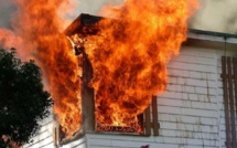 محاولة إطفاء حريق منزلي تنتهي بمأساة