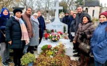 فيديرالية الجمعيات المغربية بأوروبا تزور قبر الرئيس الفرنسي الأسبق جاك شيراك