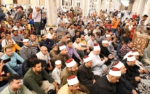 إعلامي مشهور يهاجم قرار وزارة الأوقاف المصرية بـ"الصلاة على النبي" يوم الجمعة