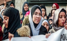 حظر ارتداء الطالبات المسلمات للعباءات في فرنسا